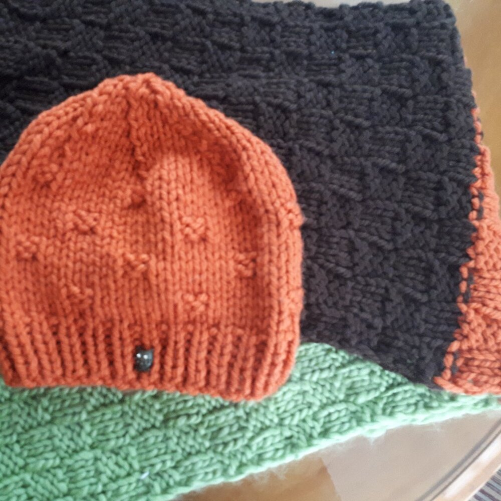 Hat and infiniti scarf, hand knitted
